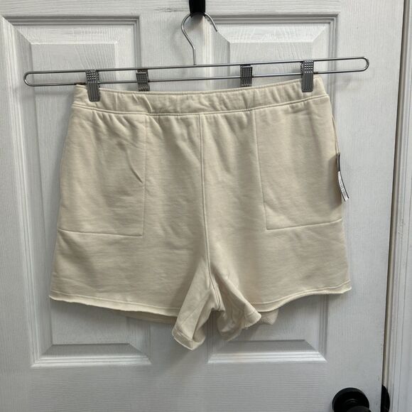 NWT Universal Thread Women's Cream Pocket Sweat Shorts Size Medium - Picture 1 of 16